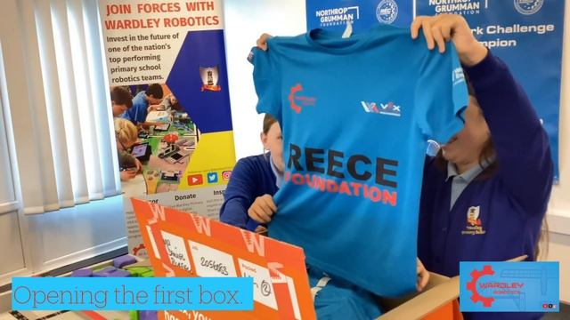 VEX IQ Team 38154B Wardley Primary receive exciting delivery in time for #VEXWorlds смотреть онлайн