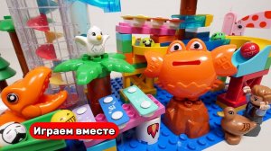 Собираем вместе развивающие конструктор с шариками для детей 🦀 Видео для детей