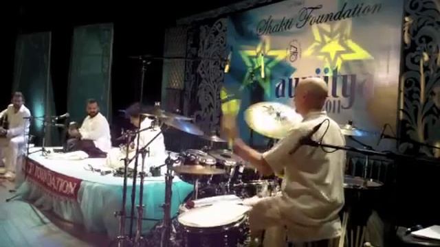 U. Shrinivas, Selvaganesh, Steve Smith, Jonas Hellborg Live смотреть онлайн