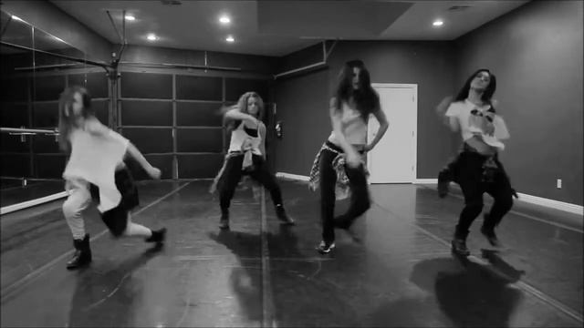 Choreography of "I Knew You Were Trouble" by Selena Gomez and her friends. смотреть онлайн