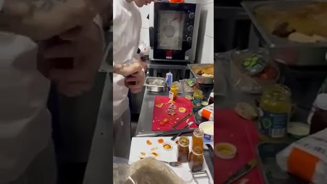 Пастрами с чатни из лепестков роз смотреть онлайн