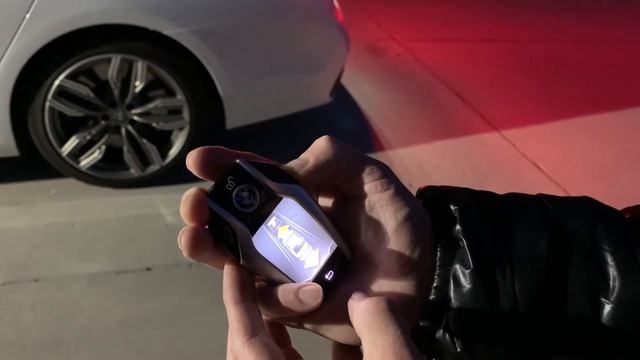 How to Use Remote Parking on 2019 BMW M760i смотреть онлайн