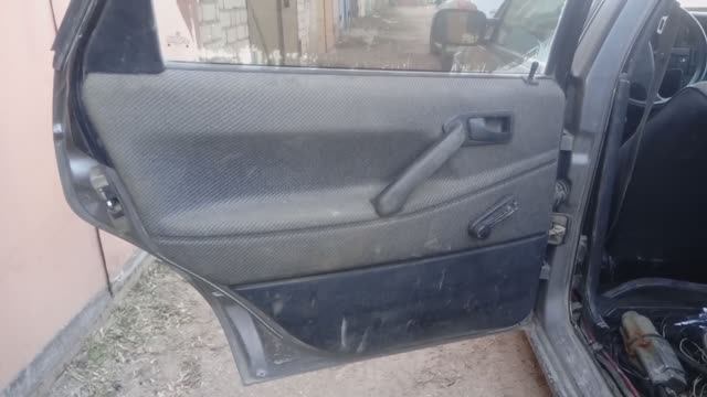 Как снять карту задней двери в Фольксваген Пассат Б3 1989г смотреть онлайн