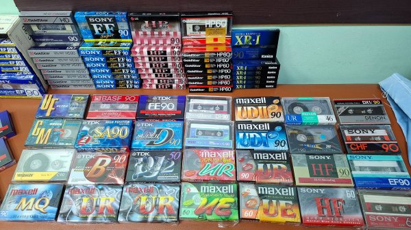 Продажа залежей аудиокассет декабрь 2024