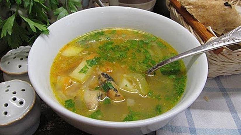 Уха по - домашнему. Рыбный суп с крупой. Куда девать рыбные отходы. смотреть онлайн