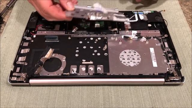 How To Replace Asus Q200E S200E X202E Keyboard Plus all Internal Components 2 of 4 смотреть онлайн