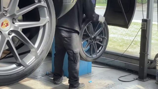 Porsche Cayenne con llantas aro 22 - FOURIMS смотреть онлайн