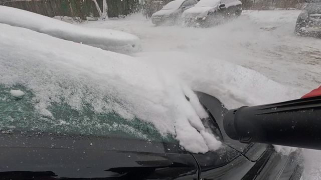 Аккумуляторная воздуходувка против снега на машине. смотреть онлайн