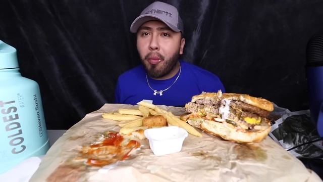 BURGER KING BACON KING + TRIPLE WHOPPER MUKBANG | EATING SHOW смотреть онлайн