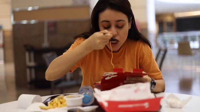 i Tried Jollibee — The Filipino Fast-Food Restaurant & starbucks смотреть онлайн
