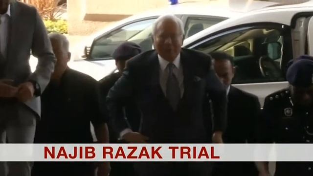Часы и начало новостей (BBC World, 03.04.2019) смотреть онлайн