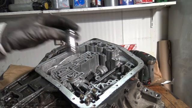 PART 6/15: How to disassemble Toyota Automatic transmission A140E. Pistons and springs смотреть онлайн