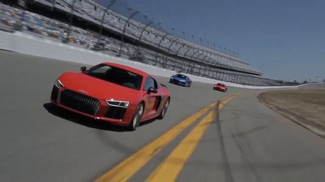 La nouvelle Audi R8 2017 filmée sur circuit смотреть онлайн