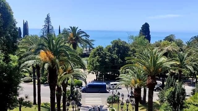 Ресторан" Гагрипш" Гагра. Время пенсионеров поесть мороженое .Июнь 2024 смотреть онлайн