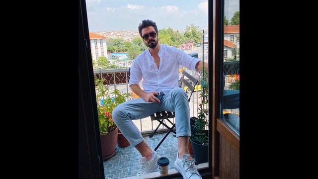 Halil is being jealous because he's in love with Sıla! смотреть онлайн