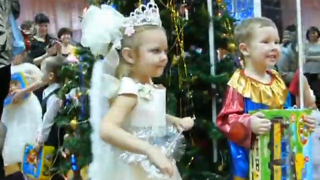 Ребенок кривляется смотреть онлайн