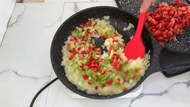 Шакшука. Менемен. Турецкий завтрак. Прям сочный, быстрый завтрак. Асмр. AsMr видео смотреть онлайн