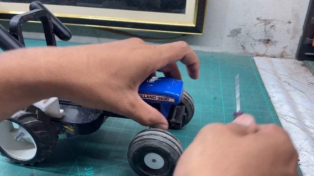 Homemade Tractor Model New Holland and 4WD Kubota mini remote control tractor смотреть онлайн
