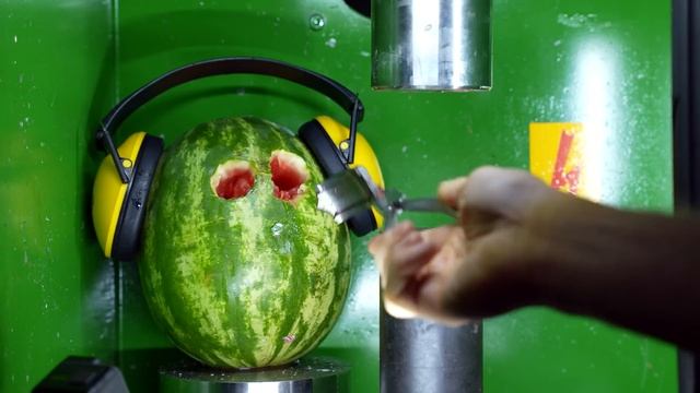 How to NOT Handle Ball Bearings: A Safety Lesson with Hydraulic Press смотреть онлайн