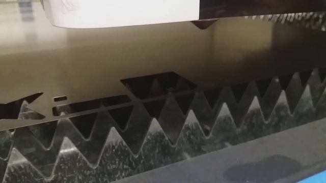 Fiber laser flycutting tiny part смотреть онлайн