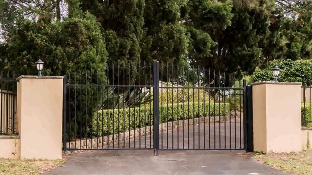 Driveway Gate Pillar Design смотреть онлайн