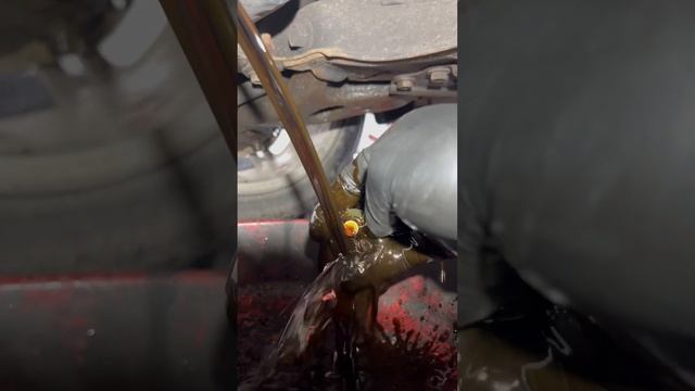 Oil change, Toyota, Yaris смотреть онлайн