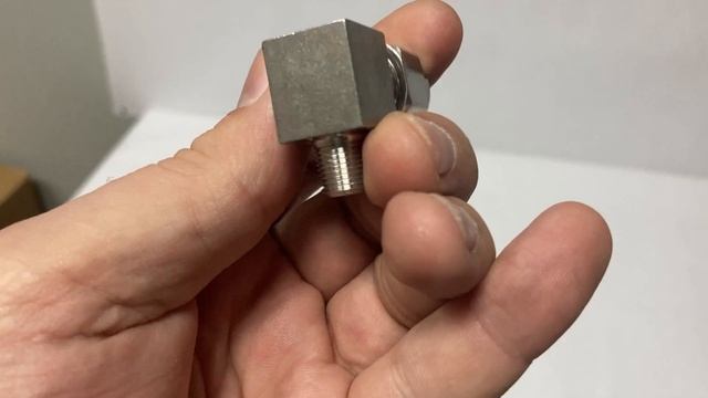 LK-HR1001A - Угловой фитинг для систем смазки