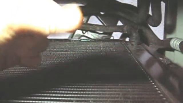 Range Rover MKIII - How To Change Radiator смотреть онлайн