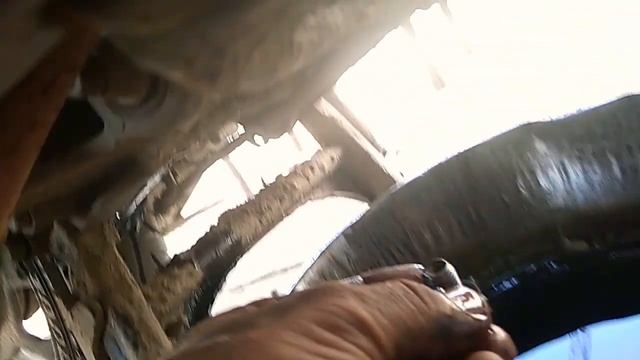 Mahindra Gusto Engine oil Change смотреть онлайн