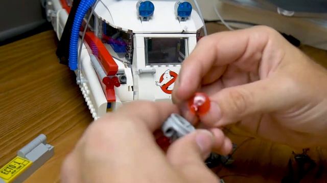 LEGO Ghostbusters ECTO - 1 With LED Lights - You NEED These! смотреть онлайн