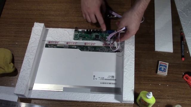 DIY-монитор. Пенопласт, ПВА, спички и смекалка