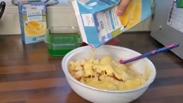 Fruit Trifle Recipe: How to Make the Perfect Layered Dessert with Fresh Fruits, jellies and Custard смотреть онлайн