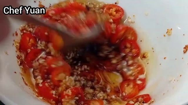 La salsa picante de china que sirve para acompañar cualquier tipo de comida. смотреть онлайн