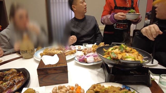 Бухаем-отдыхаем! Застолье с китайцами: чем обычно заканчивается рабочий день переводчика. смотреть онлайн
