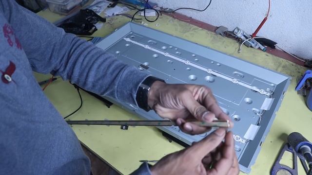 LG 32 inch LED TV No picture on panel and Sound OK problem Repairing technique (LG 32LB530A ) смотреть онлайн