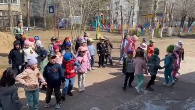 Зарядка в саду под Катюшу смотреть онлайн