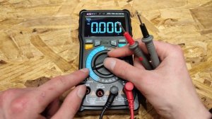 ПЕРВЫЙ МУЛЬТИМЕТР С ИНВЕРСНЫМ ДИСПЛЕЕМ | Удивительный тестер от ZOYI ZT-M1