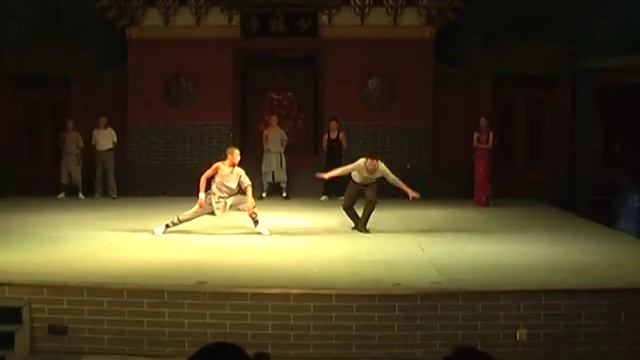 Шоу боевых искусств в Шаолине..Китай