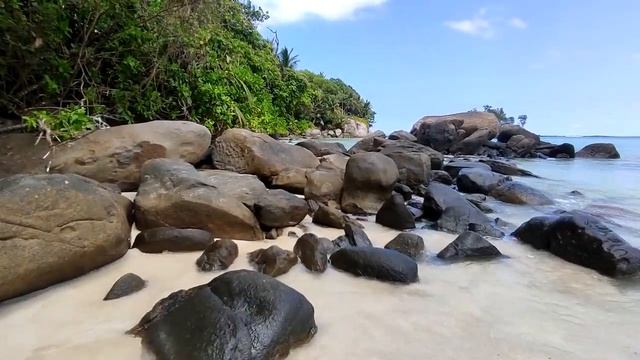 Сейшелы, на автобусе пляж Фейриленд (Fairyland beach)Октябрь 2024 смотреть онлайн