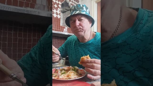 На перекус, эчпочмак и салат из белокочанной капусты. Приятного всем аппетита. смотреть онлайн
