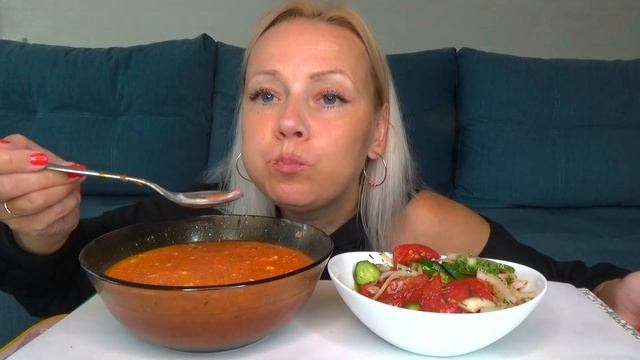 МУКБАНГ, УРА , НЕ КАБАЧКИ, БОРЩ с МАЙОНЕЗОМ, САЛАТИК С ГОРЧИЧНЫМ МАСЛОМ/Mukbang еда на камеру/ смотреть онлайн
