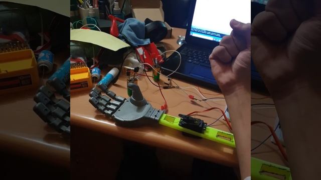 Bionic Arm using Arduino and sensors смотреть онлайн
