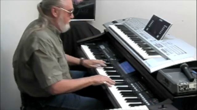 Gershwins Rhapsody in blue Cover by Tommy Johnson смотреть онлайн