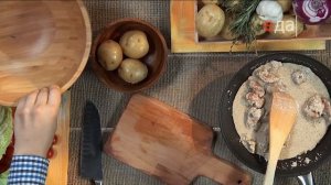 Картофельный салат с куриной печёнкой и красным луком