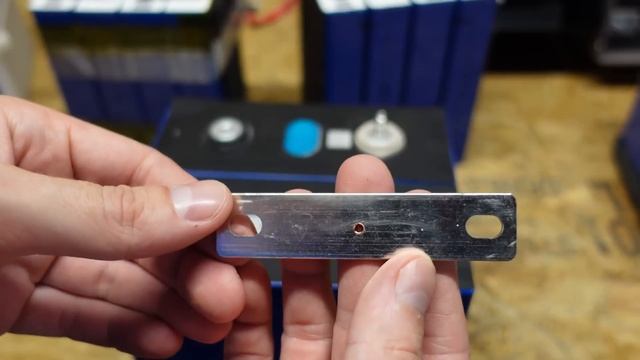LiFePO4 Battery Compression, Fixture, and Assembly - What's the Deal? смотреть онлайн