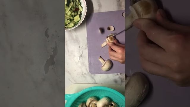 Самый простой и любимый салат❤️ после оливье, конечно же:) смотреть онлайн