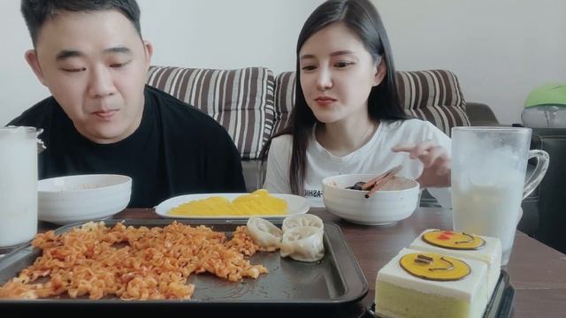 MUKBANG Hot Chicken Flavor Ramen & Korea Dumpling #TrangFood смотреть онлайн