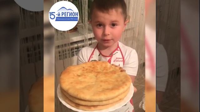Марат Дзансолов искусно печет осетинские пироги смотреть онлайн