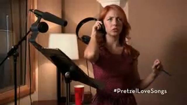 Wendy u0027s Pretzel Bacon Cheeseburger Love Songs TV Commercial смотреть онлайн