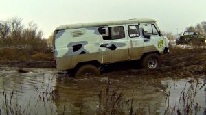 UAZ a loaf on 33 AT rubber. УАЗ буханка на 33 АТ резине геоландер йокохама
